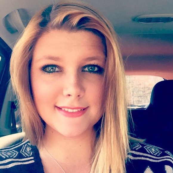 Meet your Posher, Amber - Picture 2 of 8